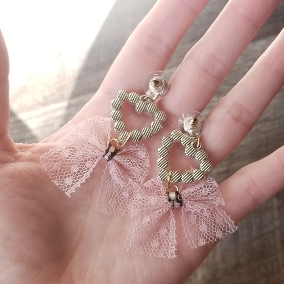 NEW PEARLS & BOWS DROP EARRINGS - Picture 4 of 4